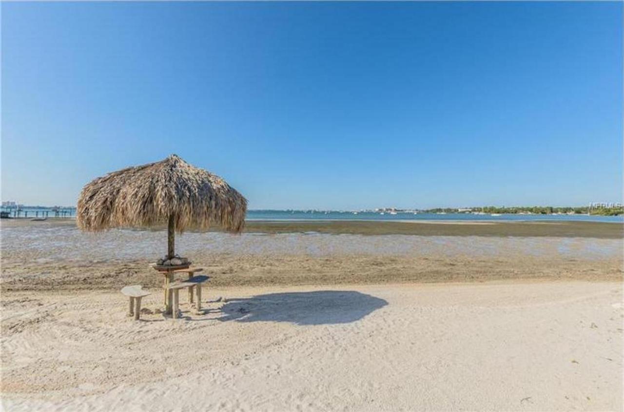 Two Bedroom Two Bath Family Condo - Sleeps Four - Unit B - Private Beach São Petersburgo Exterior foto